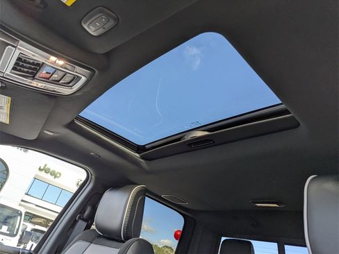 Used 2025 RAM 2500 Laramie w/ Sport Appearance Package image 28