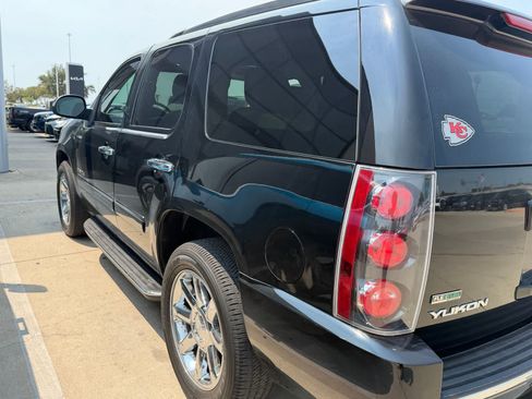 Used 2011 GMC Yukon Denali RWD image 7