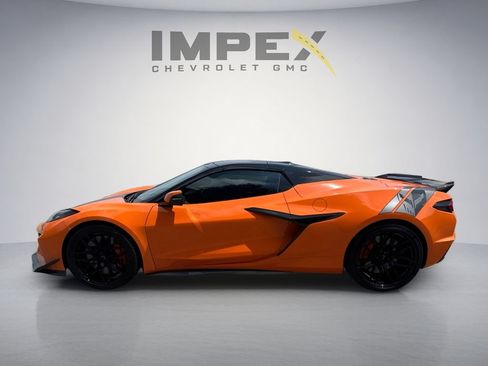 Used 2023 Chevrolet Corvette Z06 RWD image 3