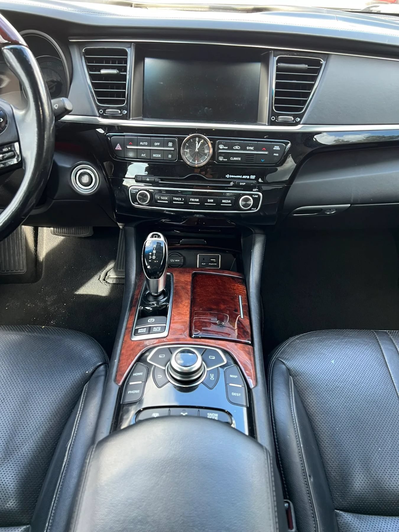 Used 2015 Kia K900 Luxury RWD image 12