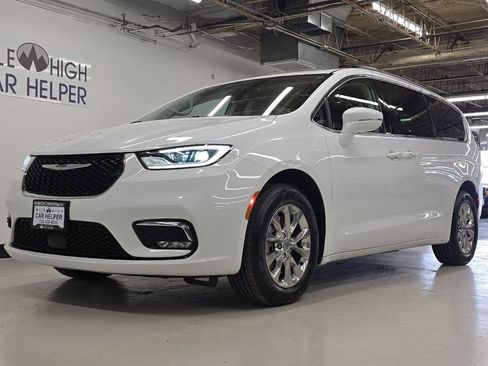 Used 2022 Chrysler Pacifica Touring-L AWD/4WD image 29