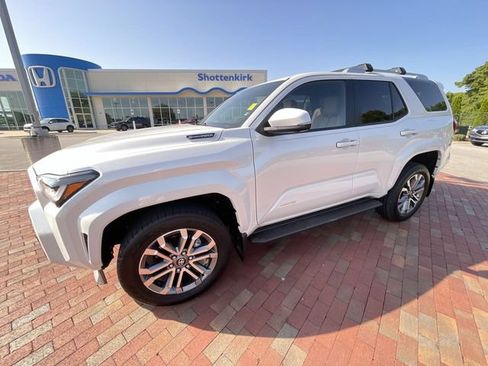 Used 2025 Toyota 4Runner Limited AWD/4WD image 29