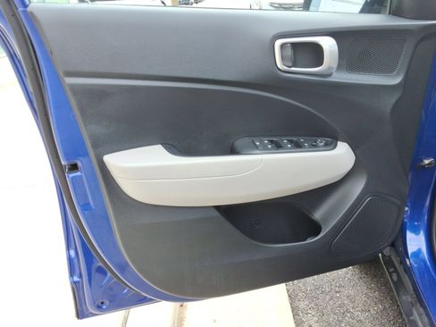Used 2023 Hyundai Venue SEL FWD image 22