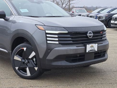 Used 2026 Nissan Kicks SR w/ SR Premium Package image 2