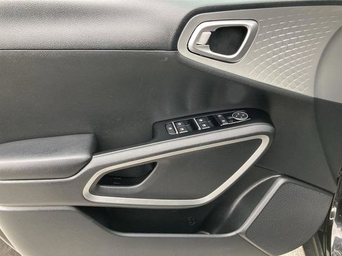 Used 2024 Kia Soul LX w/ Option Group 015 FWD image 9