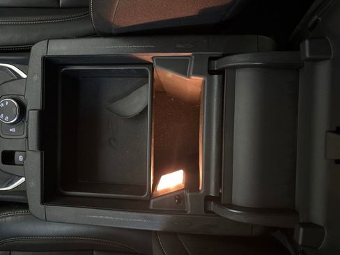 Used 2021 Chevrolet Traverse LT image 25