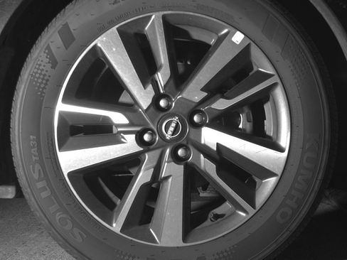 Used 2025 Nissan Versa SV image 13