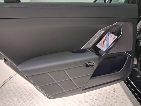 Certified 2023 BMW 740i w/ Parking Assistance Package image 28