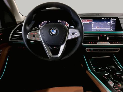 Used 2022 BMW X7 xDrive40i w/ Premium Package AWD/4WD image 5