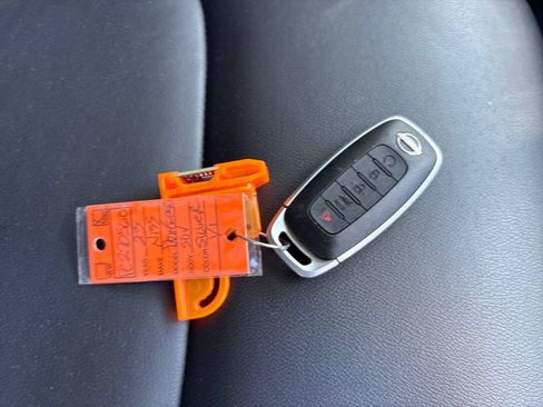 Used 2023 Nissan Pathfinder SL AWD/4WD image 40