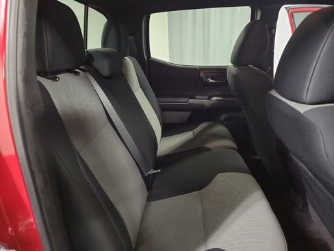 Used 2022 Toyota Tacoma TRD Sport image 21