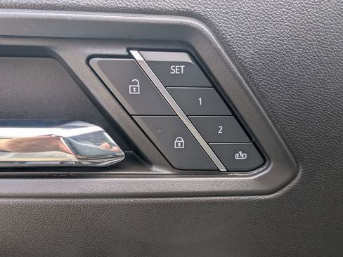 Used 2023 GMC Canyon Denali w/ Denali Black Edition image 16