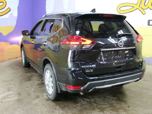 Used 2017 Nissan Rogue SV AWD/4WD image 6