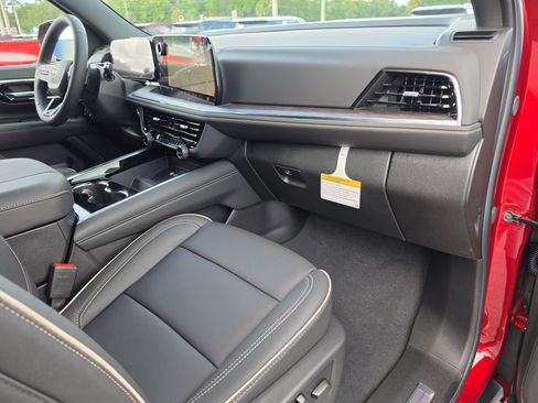 New 2026 Chevrolet Suburban Premier AWD/4WD image 18