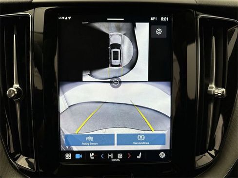 Certified 2025 Volvo XC60 B5 Plus image 17