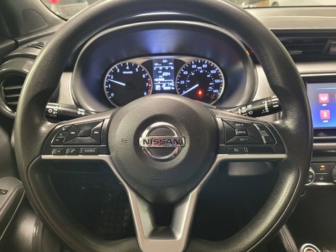 Used 2019 Nissan Kicks S FWD image 17