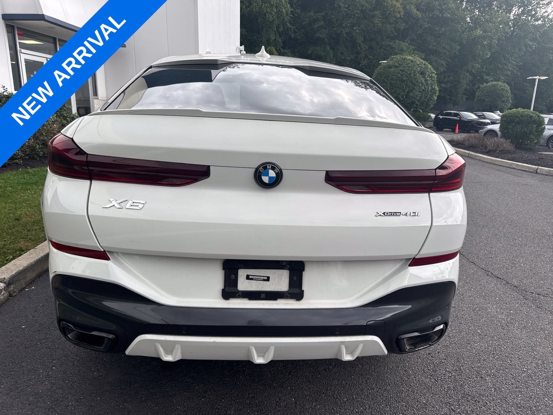 Used 2023 BMW X6 xDrive40i w/ M Sport Package AWD/4WD image 3