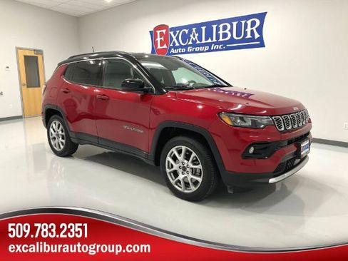 Used 2025 Jeep Compass Limited AWD/4WD image 1