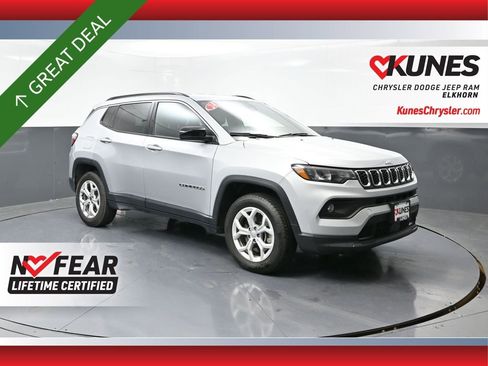 Used 2024 Jeep Compass Latitude image 1