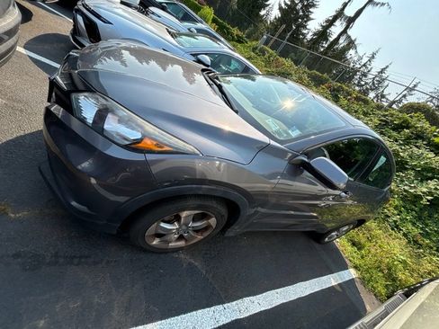 Used 2017 Honda HR-V LX image 6