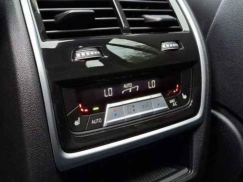 Used 2024 BMW X5 xDrive50e image 11