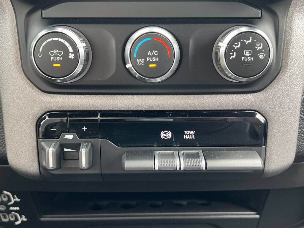 Used 2024 RAM 2500 Big Horn AWD/4WD image 26