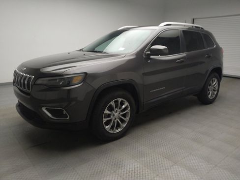 Used 2019 Jeep Cherokee Latitude Plus w/ Cold Weather Group image 2