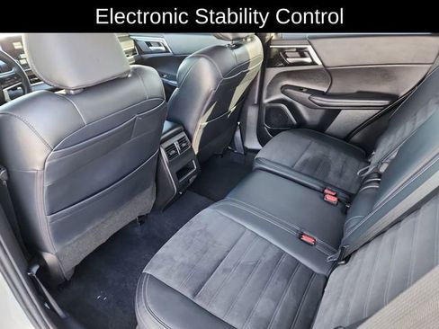 Used 2024 Mitsubishi Outlander SE image 25