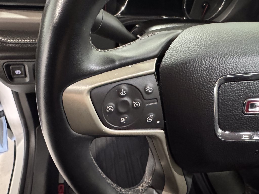 Used 2023 GMC Acadia Denali w/ Denali Ultimate Package AWD/4WD image 6