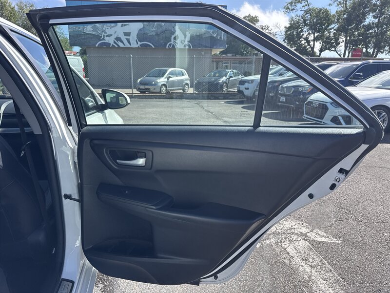 Used 2017 Toyota Camry SE w/ Protection Package (Q2) FWD image 31