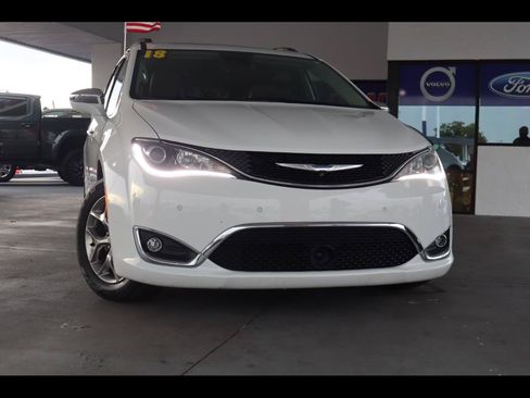 Used 2018 Chrysler Pacifica Limited w/ Advanced Safetytec Group FWD image 1