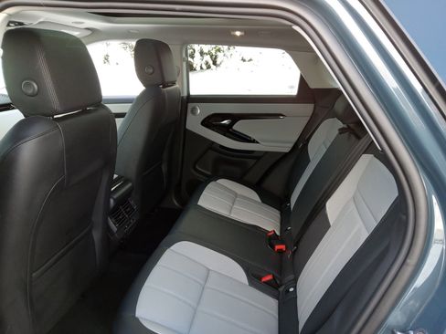 Used 2025 Land Rover Range Rover Evoque Dynamic SE image 23