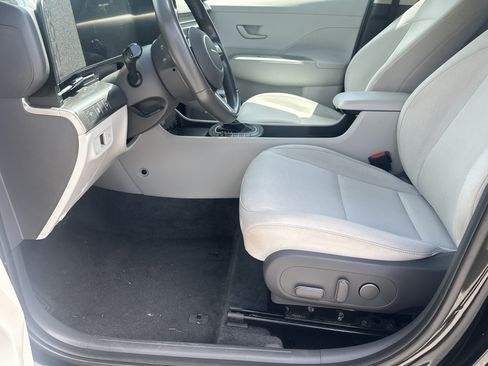 Used 2025 Hyundai Kona SEL FWD image 6