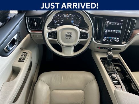 Used 2021 Volvo S60 T5 Momentum w/ Premium Package FWD image 34