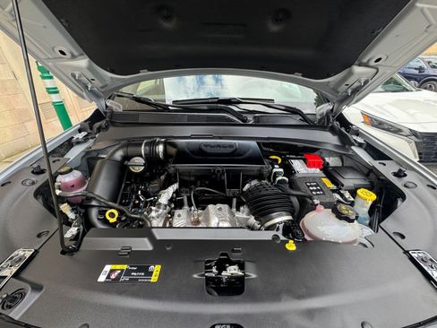 Used 2025 Jeep Compass Limited image 32