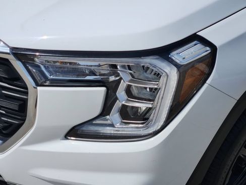 Used 2024 GMC Terrain SLE FWD image 9