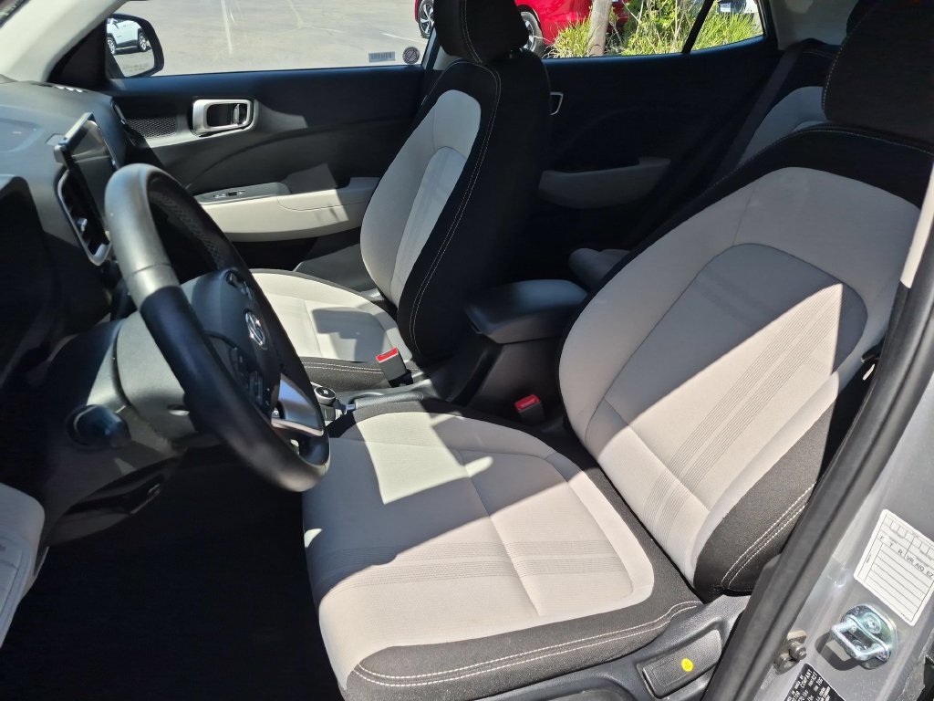 Used 2025 Hyundai Venue SEL FWD image 25