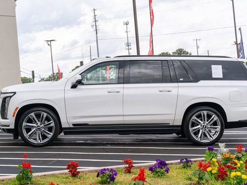 Used 2025 Cadillac Escalade ESV Sport w/ Touring Package AWD/4WD image 20