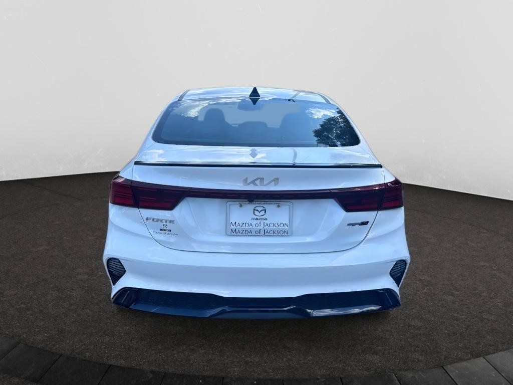 Used 2024 Kia Forte GT-Line w/ GT-Line Premium Package FWD image 4