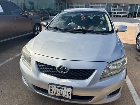Used 2010 Toyota Corolla LE FWD image 2