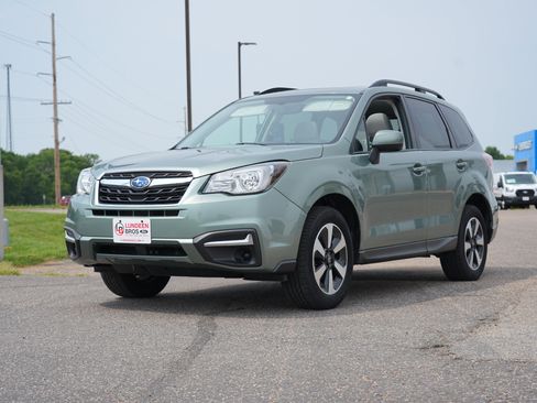 Used 2018 Subaru Forester 2.5i Premium w/ All-Weather Package AWD/4WD image 8