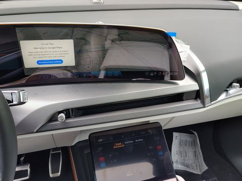 New 2026 Cadillac Vistiq Sport w/ LPO, Floor Liner Package image 19