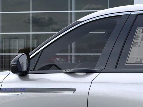 New 2026 Lincoln Nautilus Premier image 20