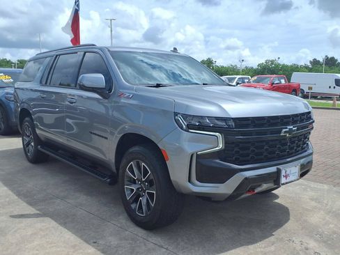 Used 2023 Chevrolet Suburban Z71 w/ Luxury Package AWD/4WD image 3