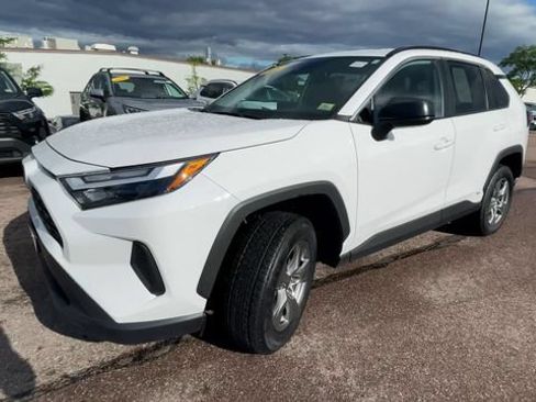 Used 2025 Toyota RAV4 LE AWD/4WD image 6
