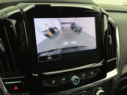 Used 2023 Chevrolet Traverse LT FWD image 19