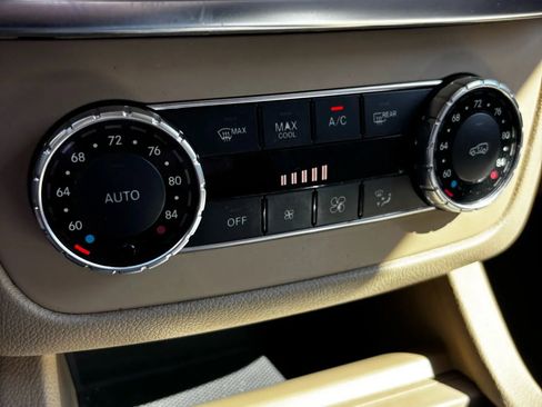 Used 2014 Mercedes-Benz ML 350 BlueTEC 4MATIC image 16