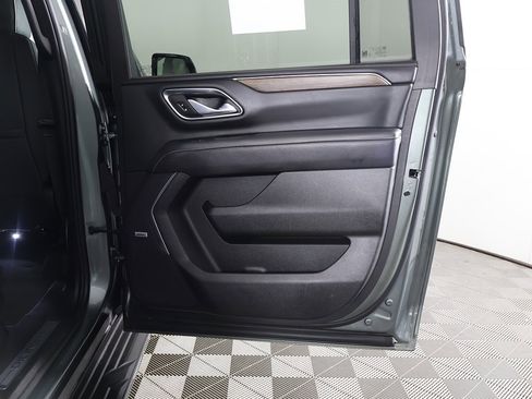 Used 2023 Chevrolet Suburban Premier image 28