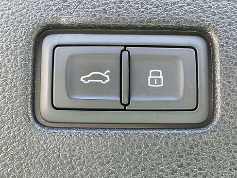 Used 2021 Audi Q8 Premium Plus w/ Premium Plus Package AWD/4WD image 9