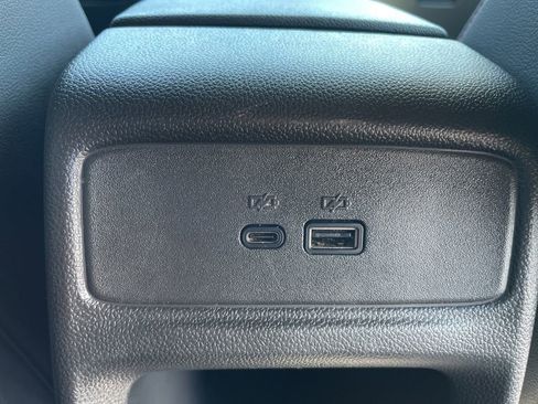 Used 2025 Chevrolet Trax RS FWD image 33